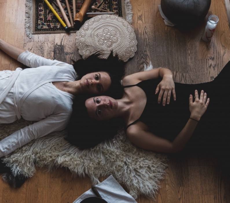 16. November 2019 I 17:00-19:30 I Yin Yoga & Klang Workshop mit Luisa Gaab und Loredana Di Filippo 16. November 2019 I 17:00-19:30 I Yin Yoga & Klang Workshop mit Luisa Gaab und Loredana Di Filippo